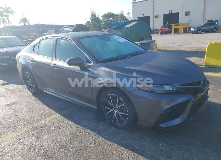 2023 Toyota Camry SE (VIN 4T1G11AK9PU090894) main photo