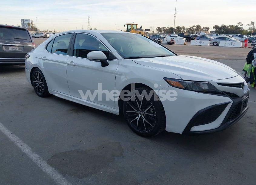 2023 Toyota Camry SE (VIN 4T1G11AK9PU806581) main photo
