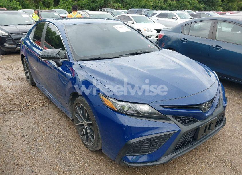 2024 Toyota Camry SE (VIN 4T1G11AK9RU190867) main photo