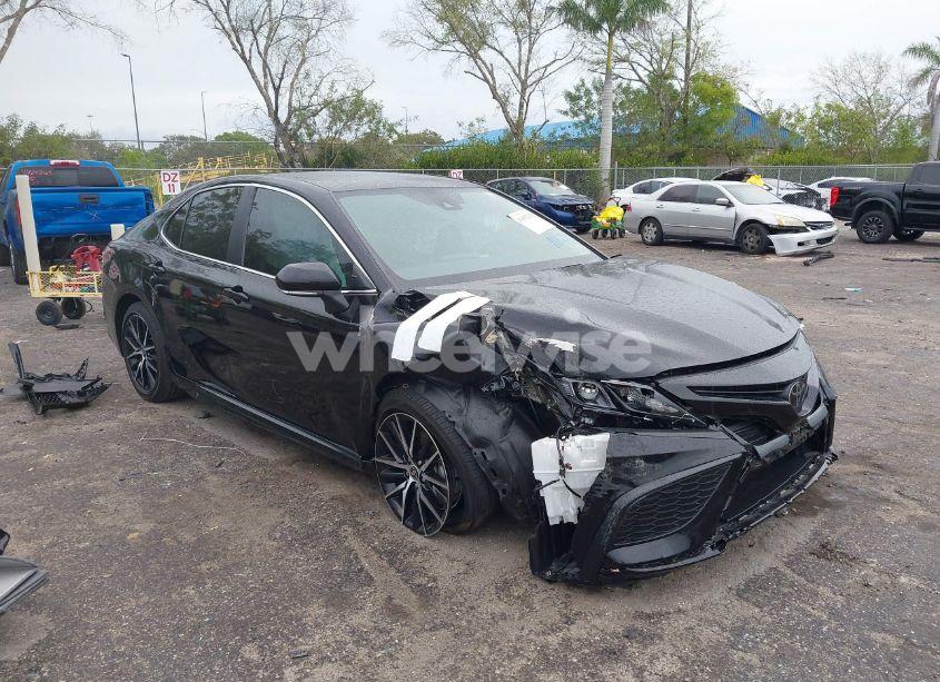 2024 Toyota Camry SE (VIN 4T1G11AK9RU236794) main photo