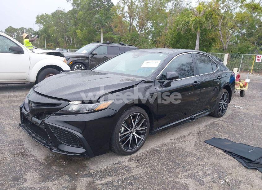 Photo 2 of 2024 Toyota Camry SE (VIN 4T1G11AK9RU236794)