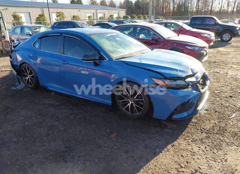 2024 Toyota Camry SE (VIN 4T1G11AK9RU252249) main photo