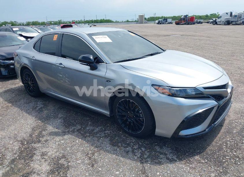 2024 Toyota Camry SE (VIN 4T1G11AK9RU883163) main photo