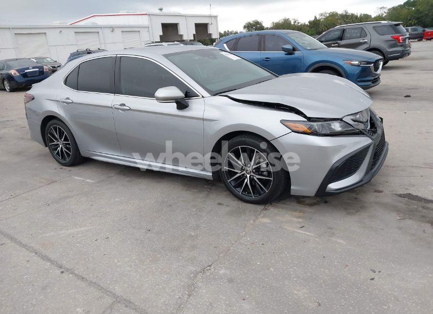 2024 Toyota Camry SE (VIN 4T1G11AK9RU883910) main photo