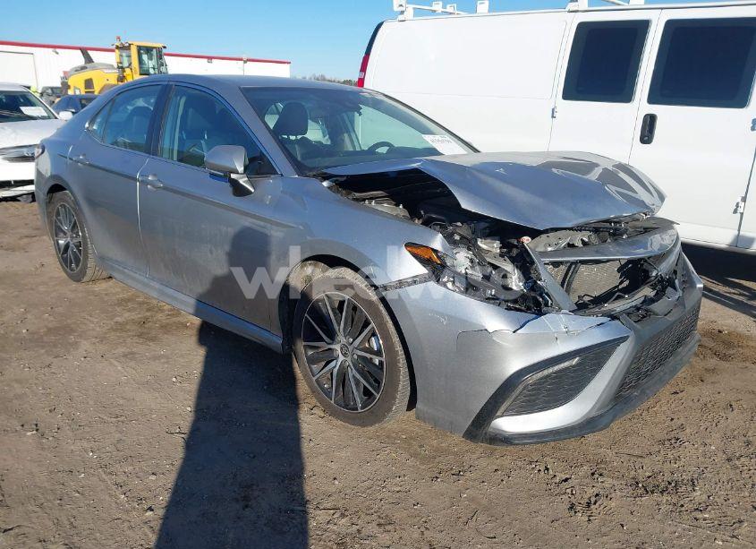 2024 Toyota Camry SE (VIN 4T1G11AK9RU891120) main photo