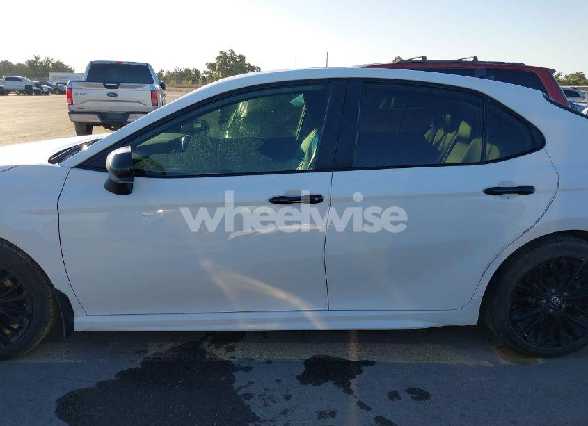 Photo 15 of 2020 Toyota Camry SE NIGHTSHADE EDITION (VIN 4T1G11AKXLU303586)