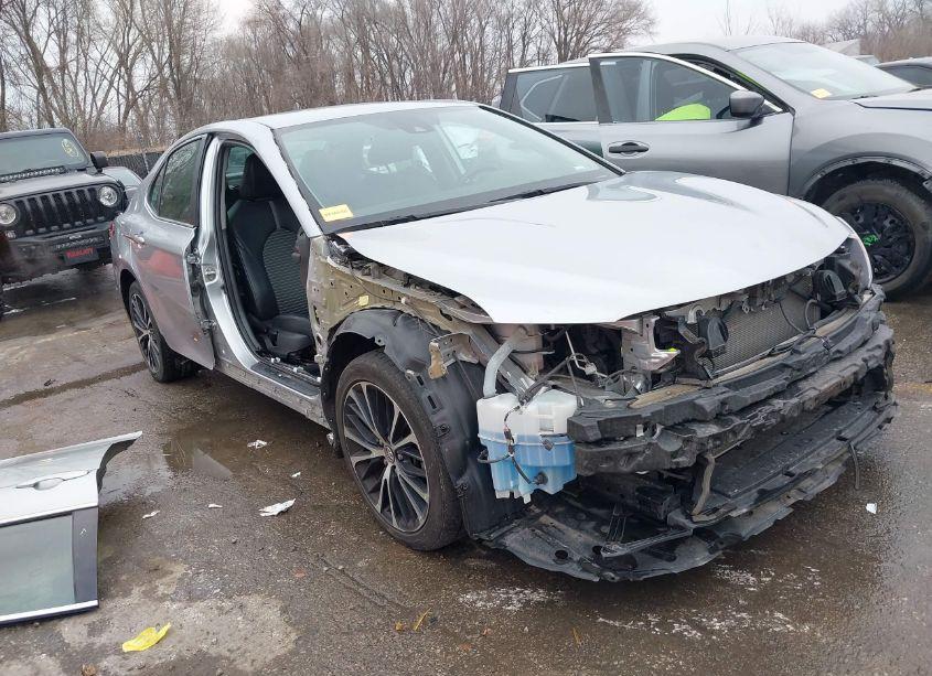 2020 Toyota Camry SE (VIN 4T1G11AKXLU306701) main photo