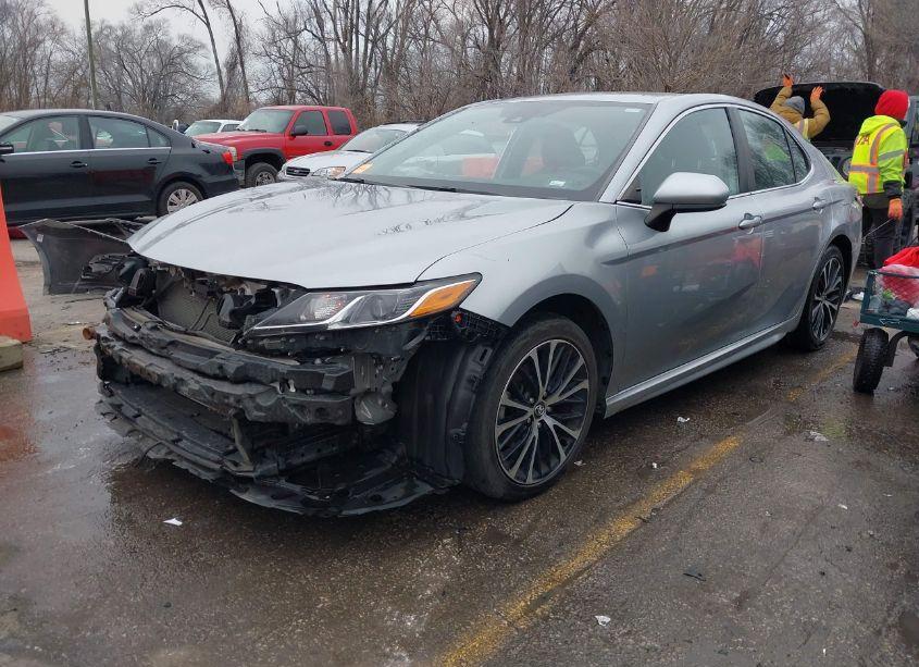 Photo 2 of 2020 Toyota Camry SE (VIN 4T1G11AKXLU306701)