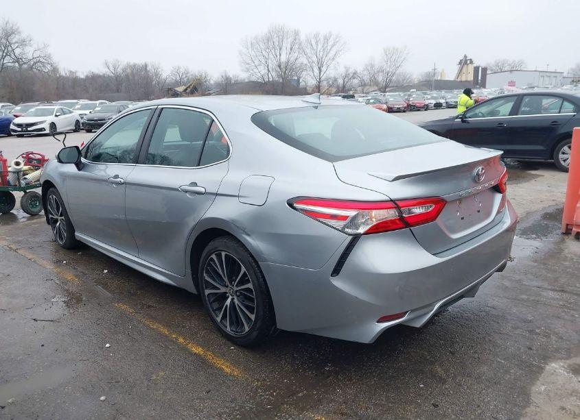 Photo 3 of 2020 Toyota Camry SE (VIN 4T1G11AKXLU306701)