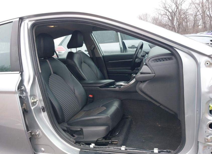 Photo 5 of 2020 Toyota Camry SE (VIN 4T1G11AKXLU306701)