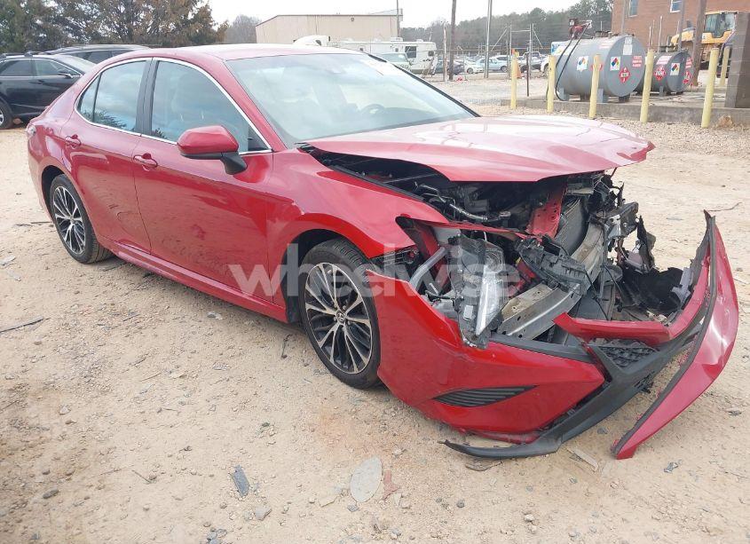 2020 Toyota Camry SE (VIN 4T1G11AKXLU319013) main photo