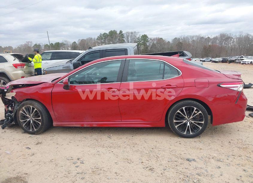 Photo 13 of 2020 Toyota Camry SE (VIN 4T1G11AKXLU319013)