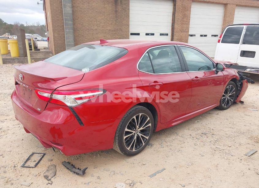 Photo 4 of 2020 Toyota Camry SE (VIN 4T1G11AKXLU319013)