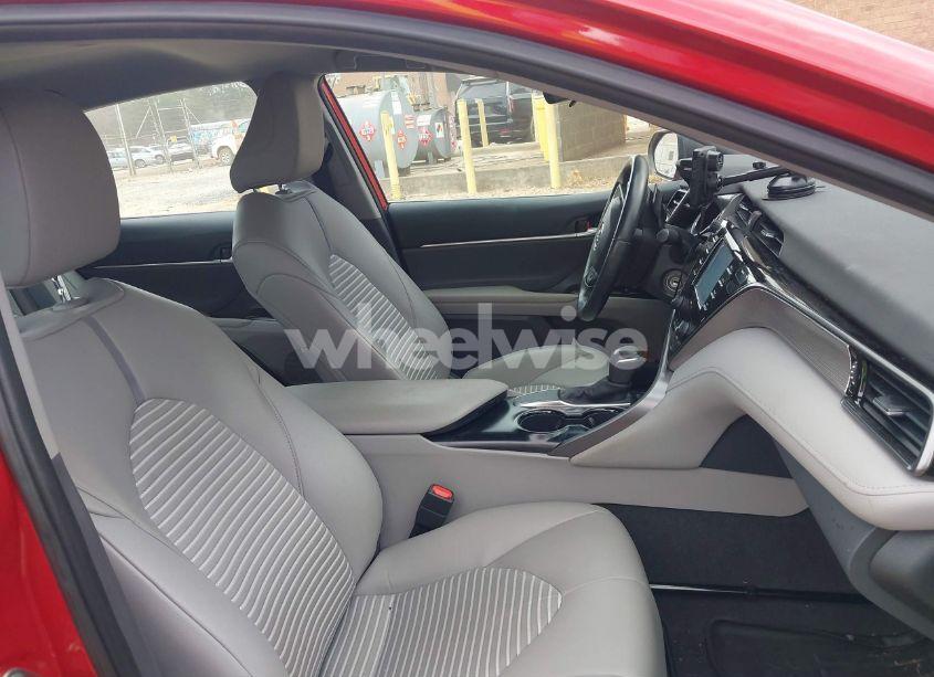 Photo 5 of 2020 Toyota Camry SE (VIN 4T1G11AKXLU319013)