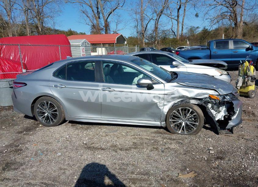 Photo 13 of 2020 Toyota Camry SE (VIN 4T1G11AKXLU344249)