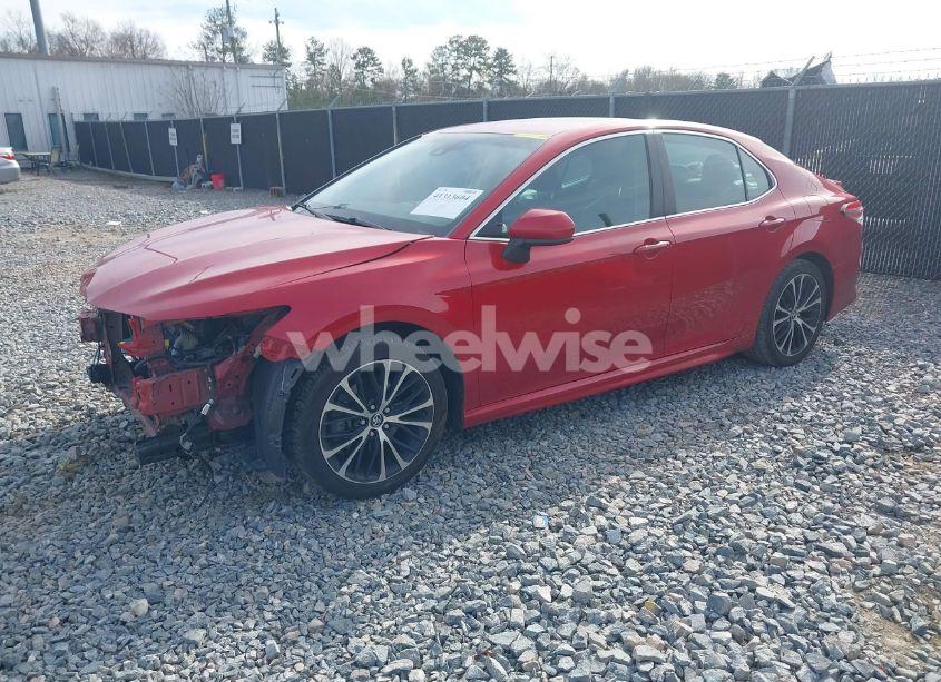 Photo 2 of 2020 Toyota Camry SE (VIN 4T1G11AKXLU355865)