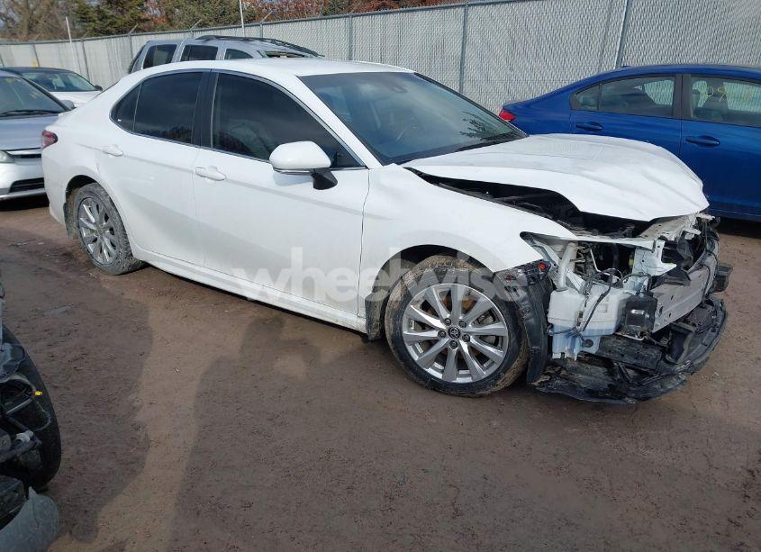 2020 Toyota Camry SE (VIN 4T1G11AKXLU362329) main photo