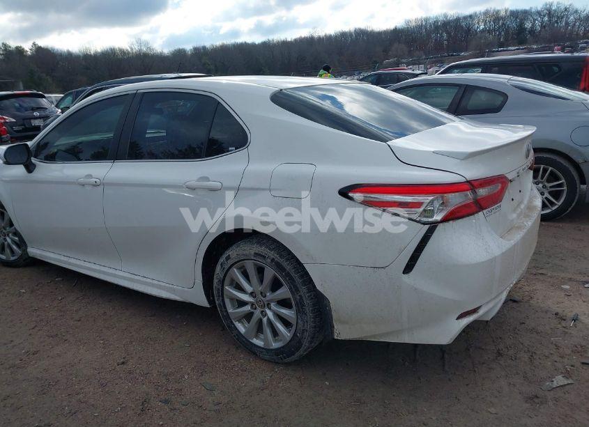 Photo 3 of 2020 Toyota Camry SE (VIN 4T1G11AKXLU362329)