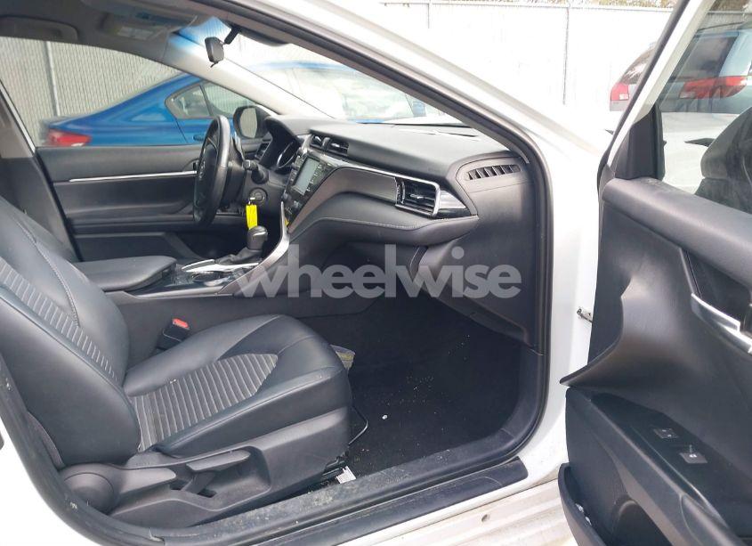 Photo 5 of 2020 Toyota Camry SE (VIN 4T1G11AKXLU362329)