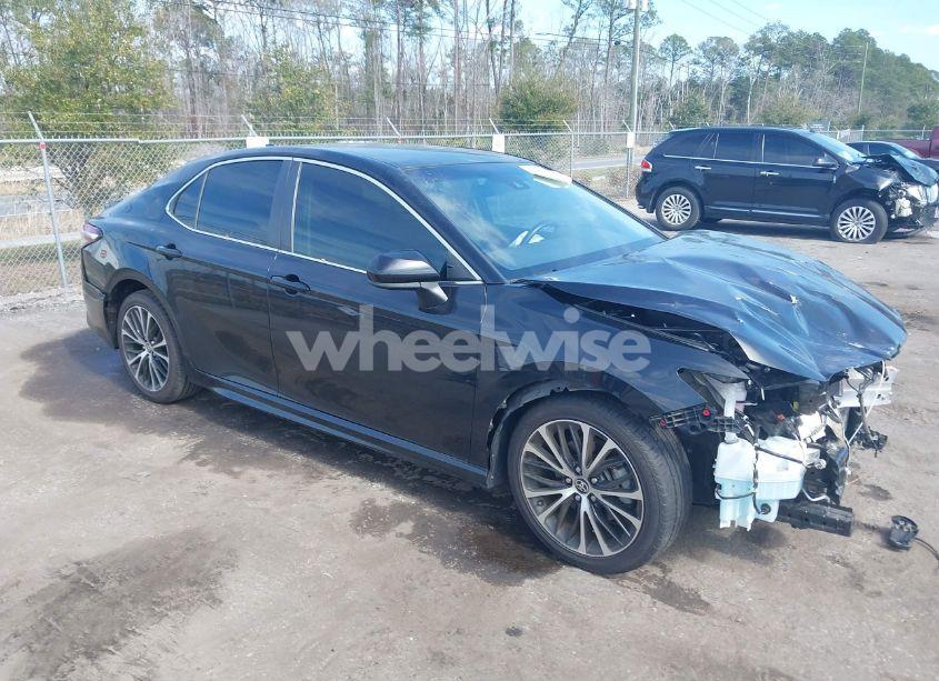 2020 Toyota Camry SE (VIN 4T1G11AKXLU368082) main photo