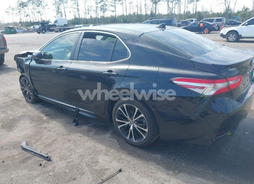Photo 3 of 2020 Toyota Camry SE (VIN 4T1G11AKXLU368082)