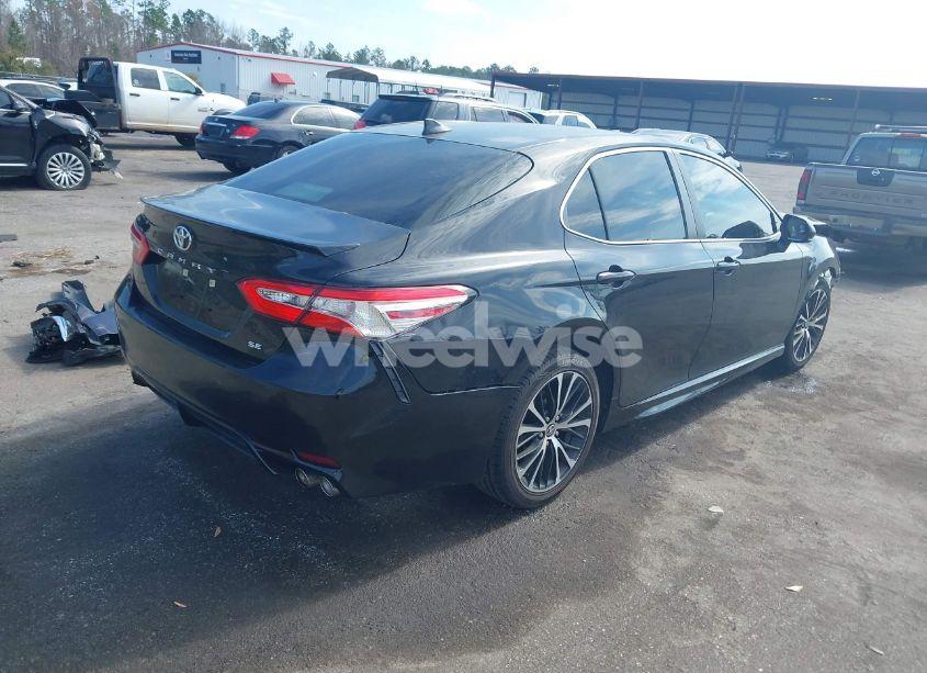 Photo 4 of 2020 Toyota Camry SE (VIN 4T1G11AKXLU368082)
