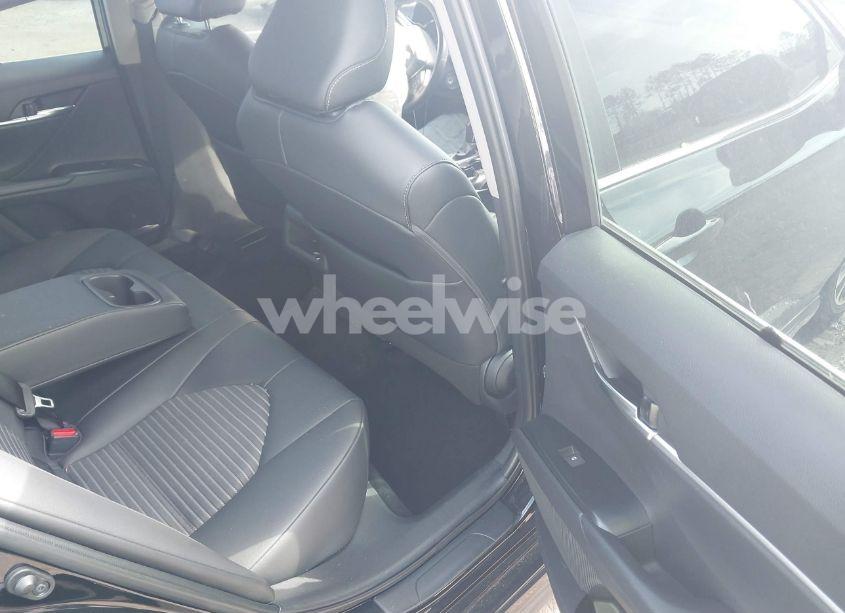 Photo 8 of 2020 Toyota Camry SE (VIN 4T1G11AKXLU368082)