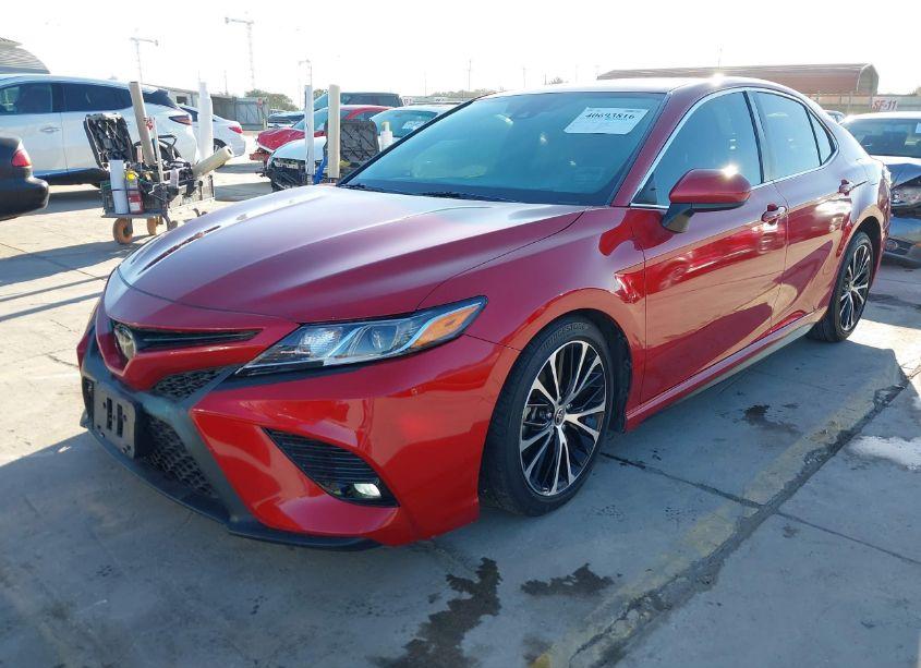 Photo 2 of 2020 Toyota Camry SE (VIN 4T1G11AKXLU375078)