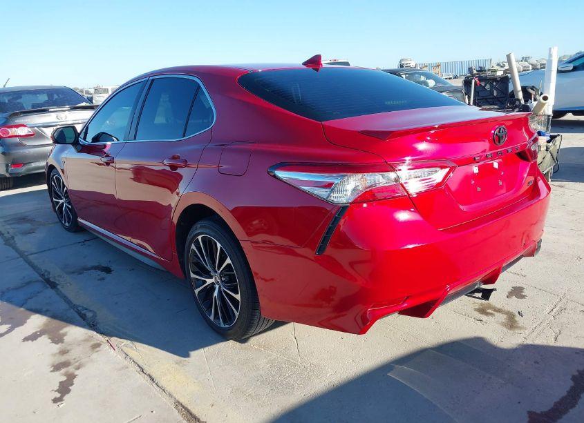 Photo 3 of 2020 Toyota Camry SE (VIN 4T1G11AKXLU375078)