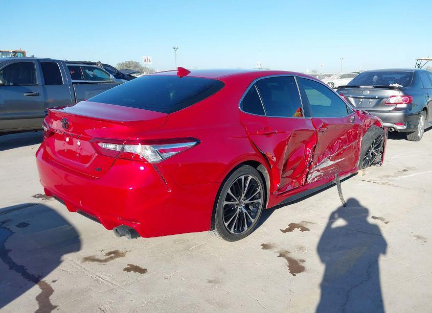 Photo 4 of 2020 Toyota Camry SE (VIN 4T1G11AKXLU375078)