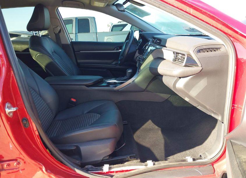 Photo 5 of 2020 Toyota Camry SE (VIN 4T1G11AKXLU375078)