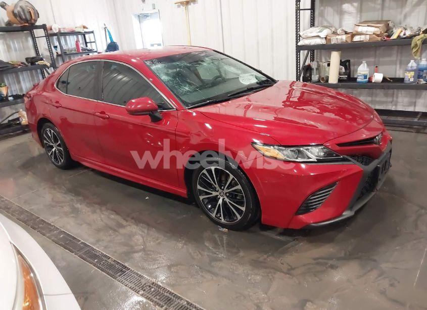 2020 Toyota Camry SE (VIN 4T1G11AKXLU378840) main photo