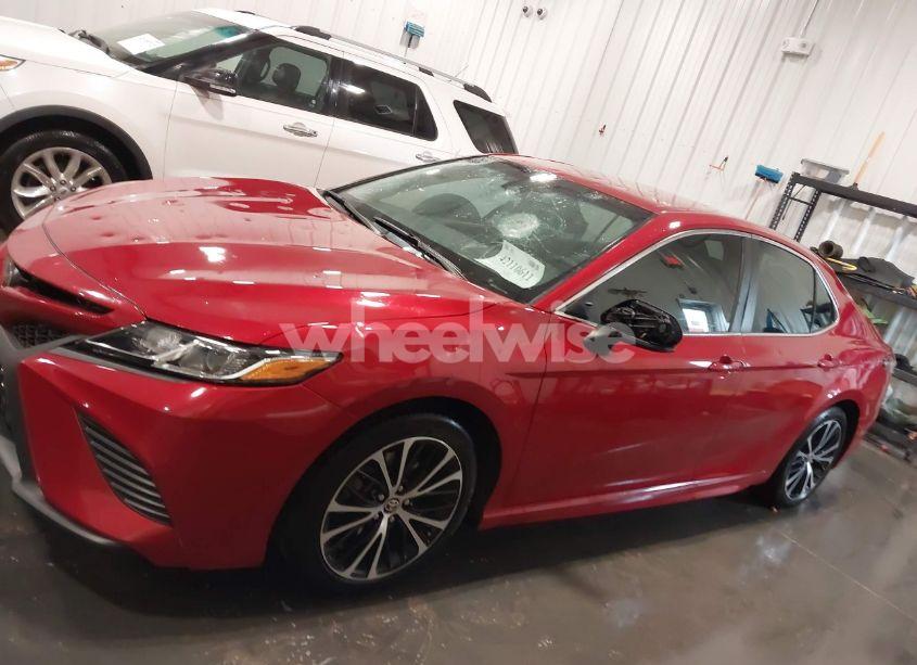 Photo 14 of 2020 Toyota Camry SE (VIN 4T1G11AKXLU378840)