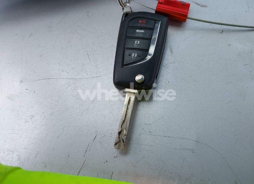 Photo 11 of 2020 Toyota Camry SE (VIN 4T1G11AKXLU383617)