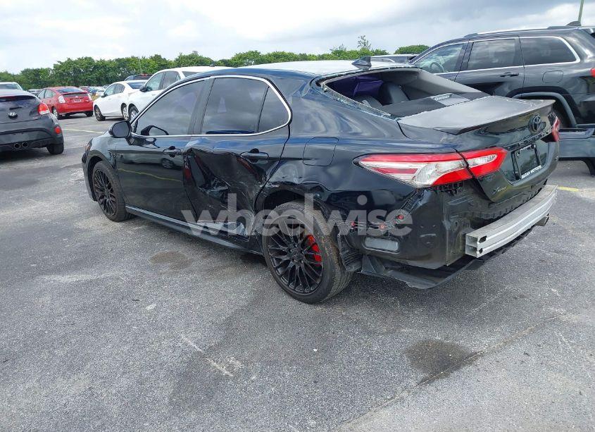 Photo 3 of 2020 Toyota Camry SE (VIN 4T1G11AKXLU383617)