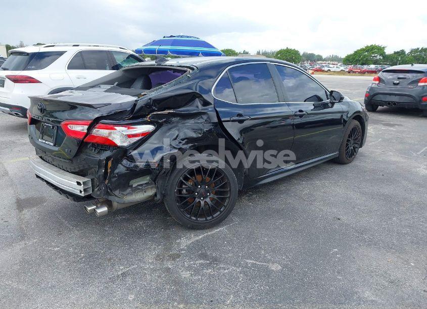 Photo 4 of 2020 Toyota Camry SE (VIN 4T1G11AKXLU383617)