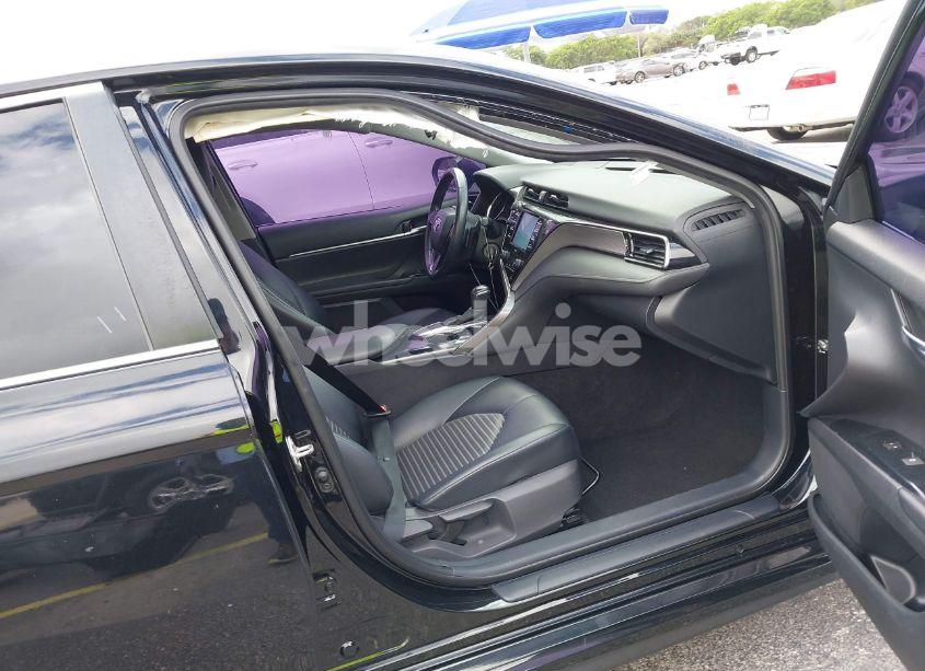 Photo 5 of 2020 Toyota Camry SE (VIN 4T1G11AKXLU383617)