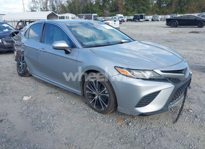 2020 Toyota Camry SE (VIN 4T1G11AKXLU392575) main photo