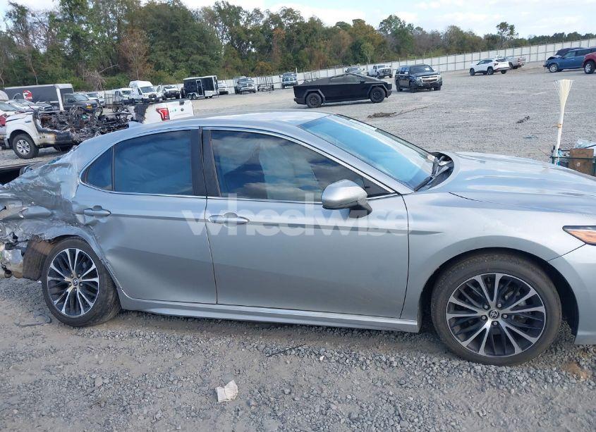 Photo 13 of 2020 Toyota Camry SE (VIN 4T1G11AKXLU392575)