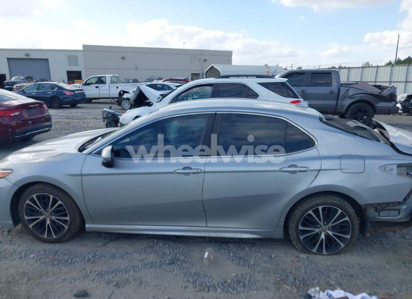 Photo 14 of 2020 Toyota Camry SE (VIN 4T1G11AKXLU392575)