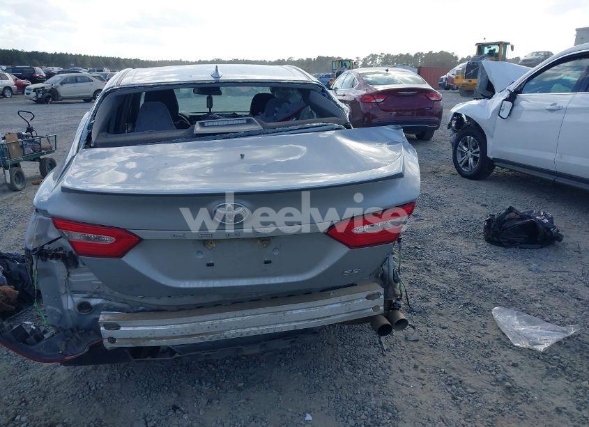 Photo 16 of 2020 Toyota Camry SE (VIN 4T1G11AKXLU392575)