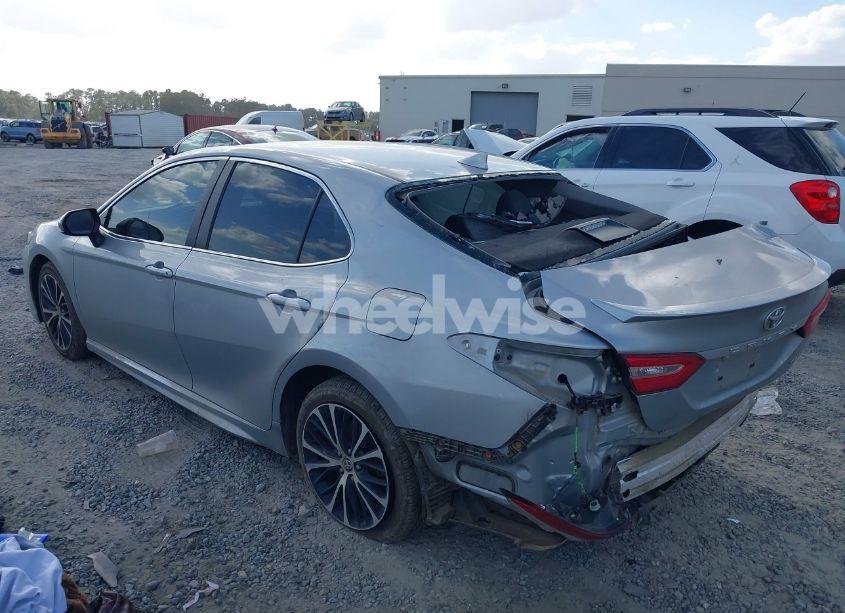 Photo 3 of 2020 Toyota Camry SE (VIN 4T1G11AKXLU392575)