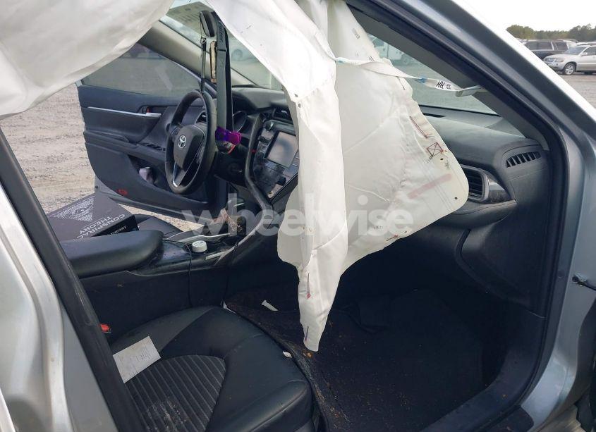 Photo 5 of 2020 Toyota Camry SE (VIN 4T1G11AKXLU392575)