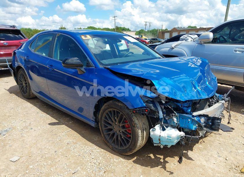 2020 Toyota Camry SE (VIN 4T1G11AKXLU394844) main photo