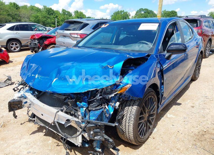 Photo 2 of 2020 Toyota Camry SE (VIN 4T1G11AKXLU394844)