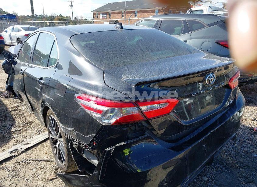 Photo 3 of 2020 Toyota Camry SE (VIN 4T1G11AKXLU503464)
