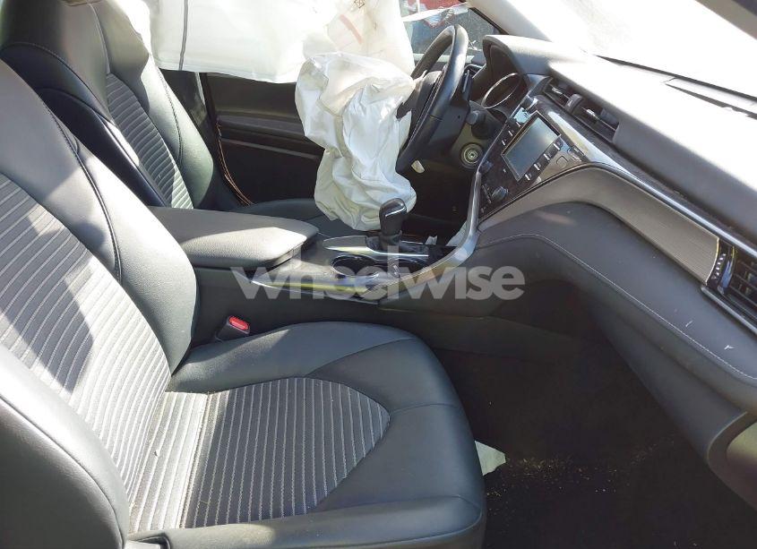 Photo 5 of 2020 Toyota Camry SE (VIN 4T1G11AKXLU503464)