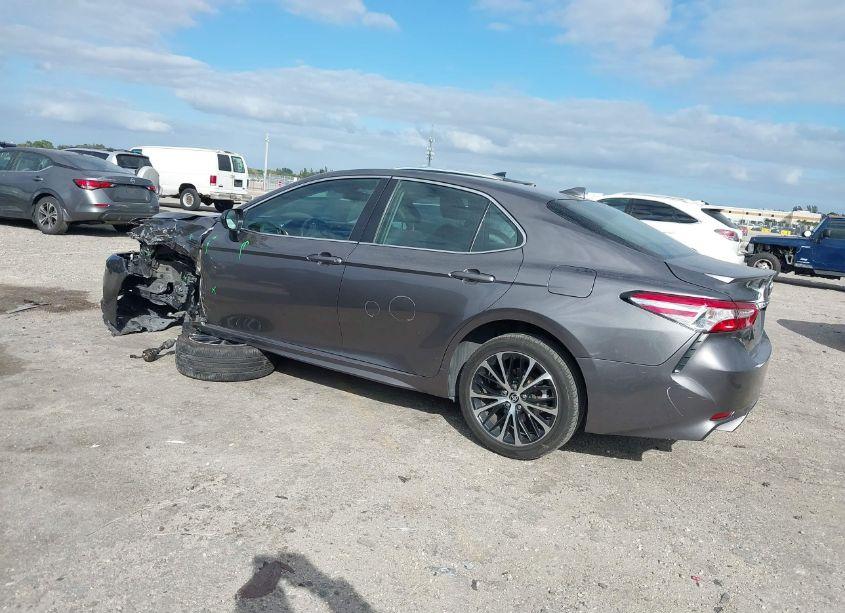 Photo 3 of 2020 Toyota Camry SE (VIN 4T1G11AKXLU505652)