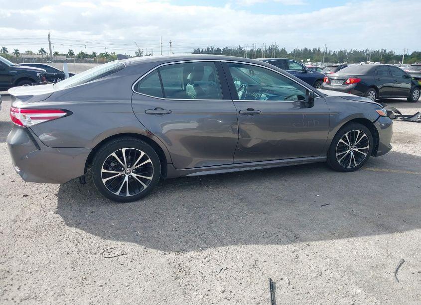 Photo 4 of 2020 Toyota Camry SE (VIN 4T1G11AKXLU505652)