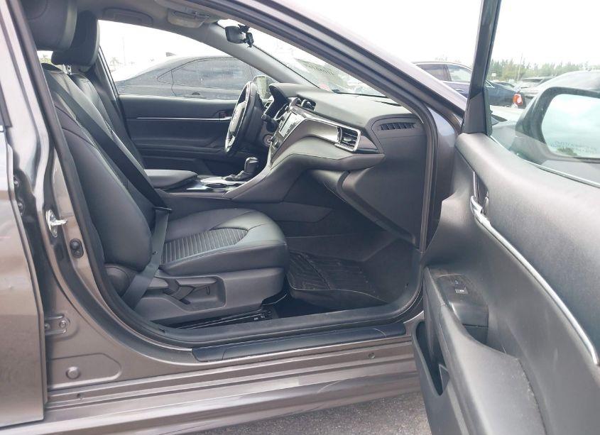 Photo 5 of 2020 Toyota Camry SE (VIN 4T1G11AKXLU505652)